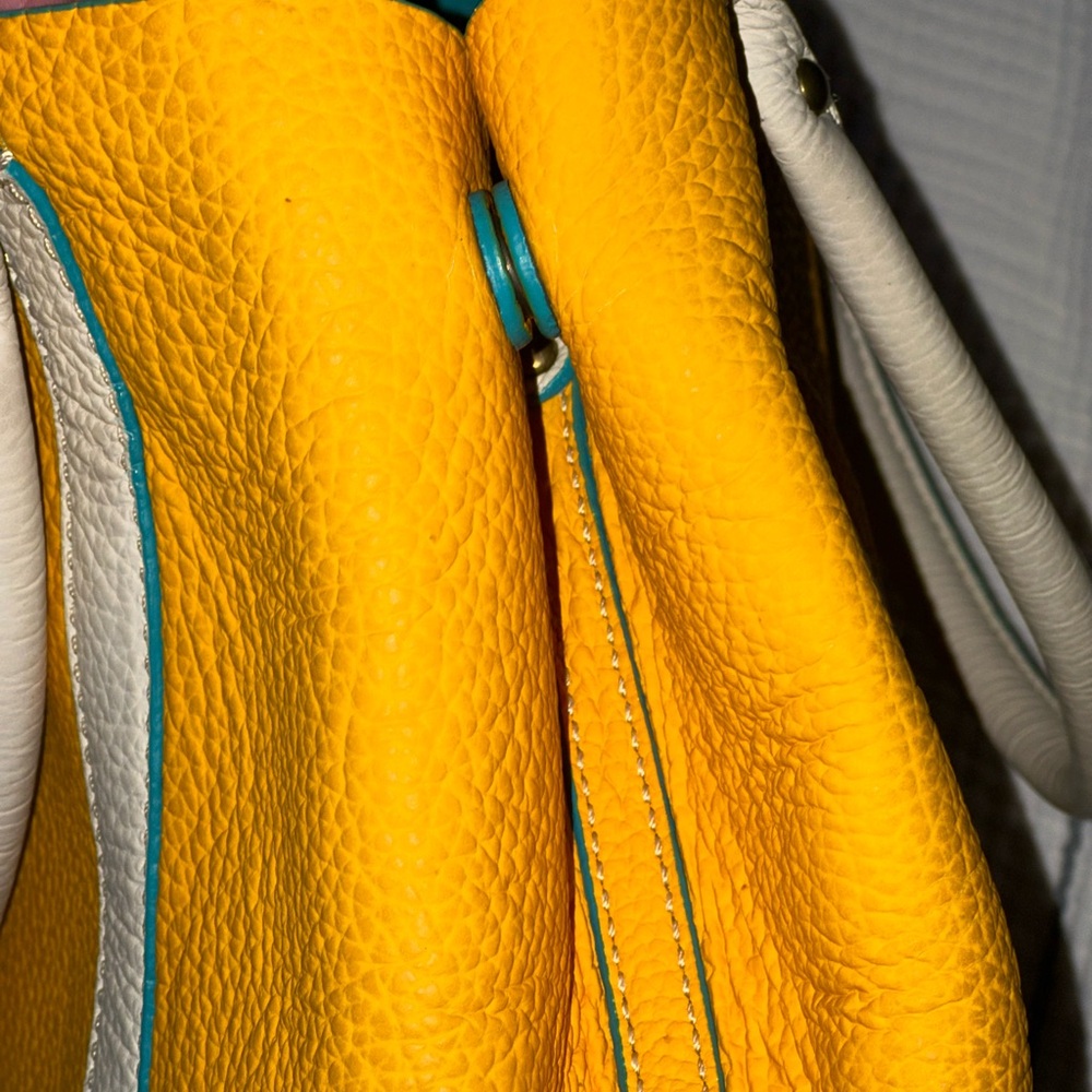 Small leather tote. - Picture 4 of 10